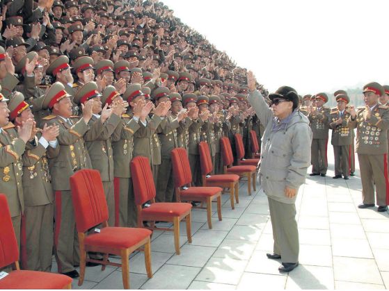 Ким Чен Ир на встрече с военнослужащими КНА