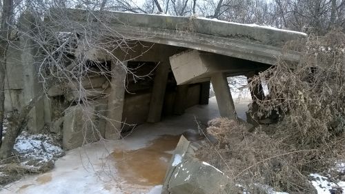 Единственный мост перед въездом на станцию 2-го подъема в с.Гаровка-1, трагедия может случиться в любой момент. Мост находится в ведении Хабаровского района. Фото автора