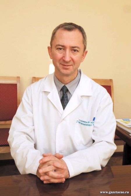 Главный врач областной больницы ЕАО Константин Гасиленко - кто позволяет ему так целенаправленно освобождать областную поликлинику от врачей?