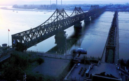 Пограничный мост в районе китайского города Даньдун