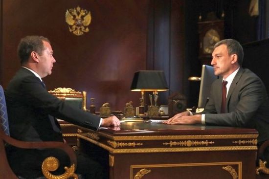Дмитрий Медведев с временно исполняющим обязанности губернатора Амурской области Василием Орловым