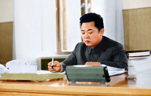 Ким Чен Ир в кабинете ЦК ТПК. февраль 59 г. чучхе(1970). Фото из архива ЦТАК