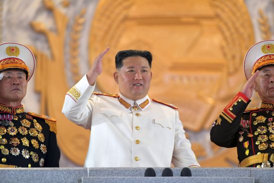 Генеральный секретарь Трудовой партии Кореи, Председатель государственных дел КНДР и Верховный Главнокомандующий Вооруженным Силами КНДР Ким Чен Ын