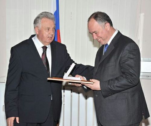 Виктор Ишаев и Юрий Хризман (справа) умели работать.