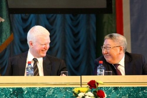 Куда смотрели президент АЛРОСА Федор Андреев (слева) и многолетний председатель Совета директоров Егор Борисов?