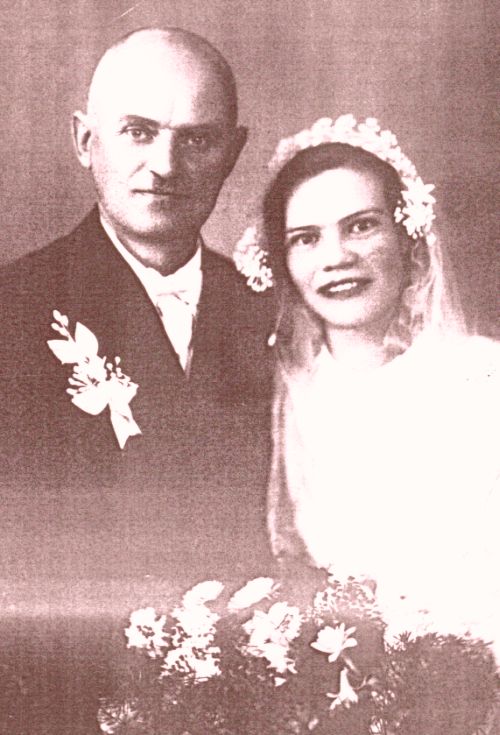 Евгений и Александра Реутт после венчания в Свято-Петропавловском храме Харбина. Фото из семейного архива.