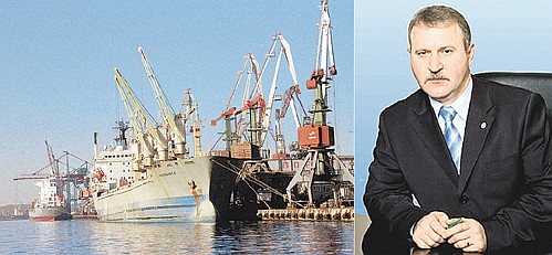 Директор порта Вячеслав Перцев хорошо осведомлен о делах на спорных причалах...