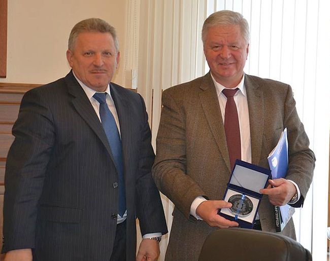 Михаил Шмаков (справа) встретился с губернатором Хабаровского края Вячеславом Шпортом