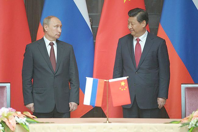 Владимир Путин с председателем КНР Си Цзиньпином. Фото пресс-службы Президента России.