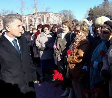 Губернатор Олег Кожемяко обещает жителям, что начнет экономить с себя и чиновников. фото Сергей Балбашов
