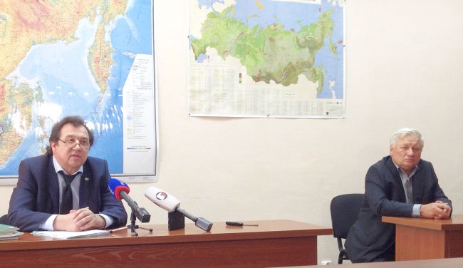 Директор «Заповедное Приамурье» Владимир Андронов (слева) и его пресс-секретарь - Александр Истигечев. (нажмите, чтобы увеличить)