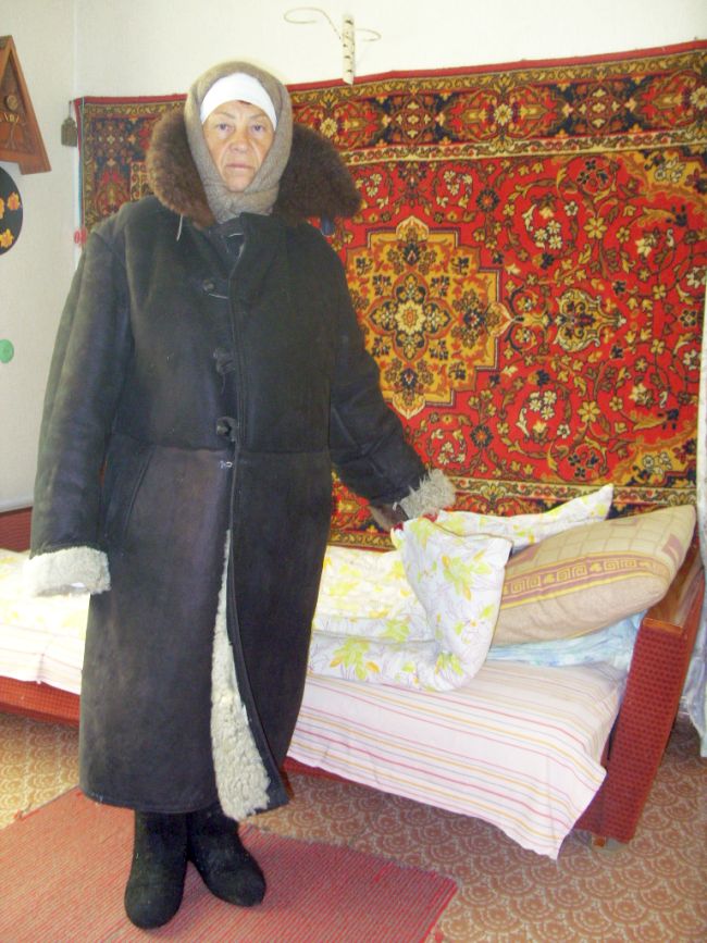 Активистка Любовь Суслова закуталась в тулуп и не собирается покидать родной поселок Уссурийский