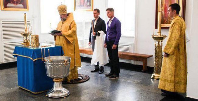 Кафедральный собор Александр Козлов посетил в день инаугурации. «Не могу сказать, что он [Олег Кожемяко] был его крестным. Скорее всего, нет. Но присутствие его подтверждаю»