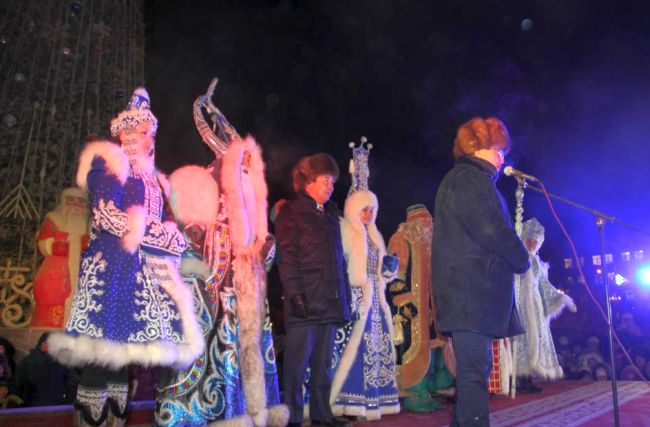 На церемонии открытия ёлки в Якутске