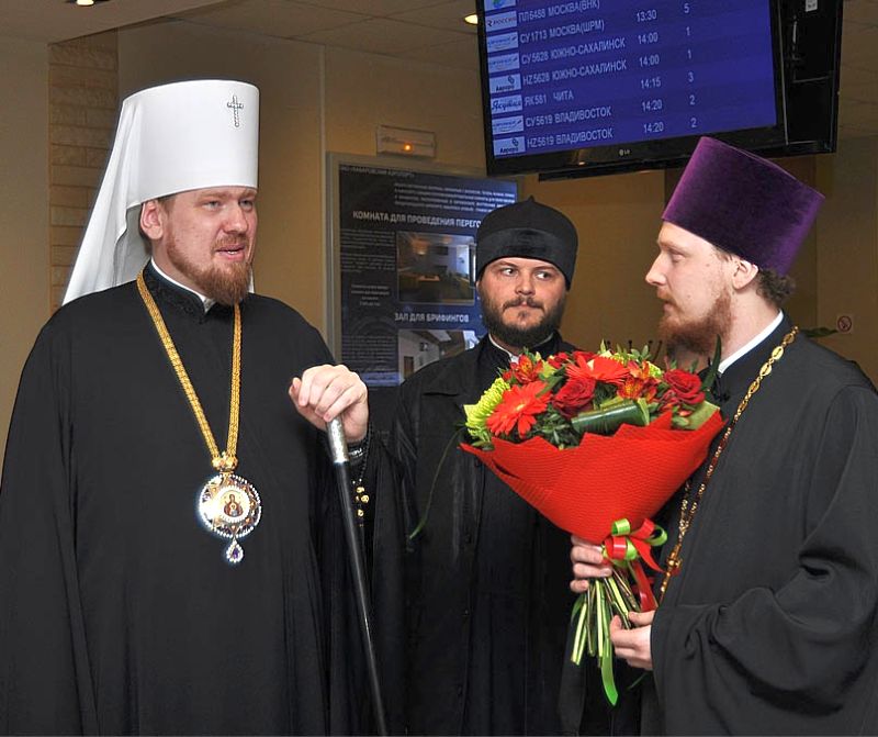 Новый митрополит Хабаровский и Приамурский Владимир (на фото слева). Фото Марины Шабаловой.
