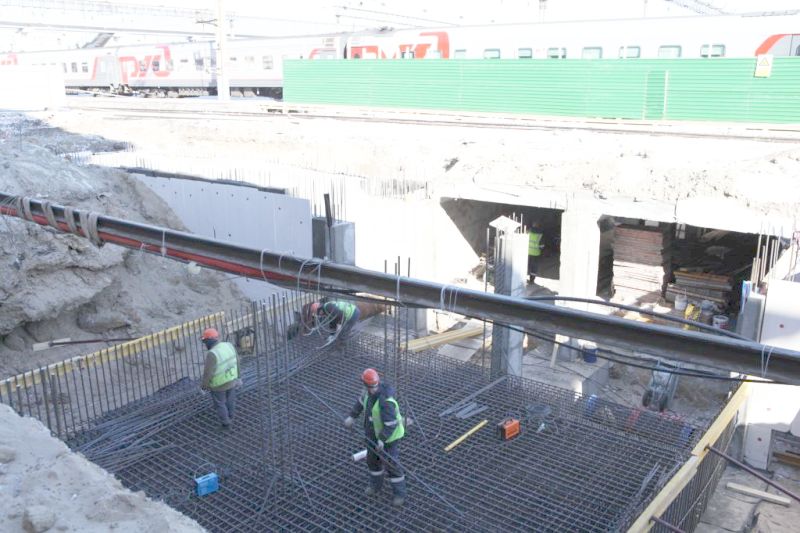 Работы по строительству конструктивной части пешеходного тоннеля на протяжении 116 метров общей длины завершены, выполнен проход под всеми станционными путями