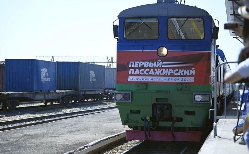 Первый пассажирский поезд прибыл на станцию Нижний Бестях (Якутия)