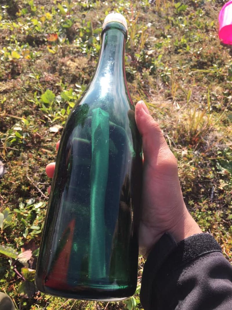 Житель Аляски нашел бутылку с посланием на русском языке, датирующимся 20 июня 1969 года. Фото: Tyler Ivanoff