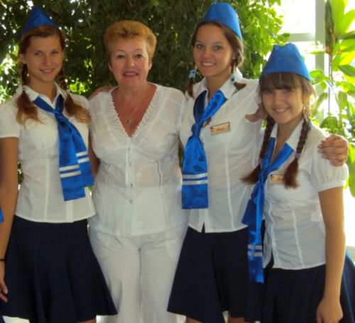 Галина Шайкова со школьниками
