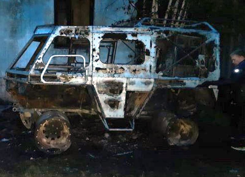 На Камчатке неизвестные сожгли гараж с техникой рыбинспекторов