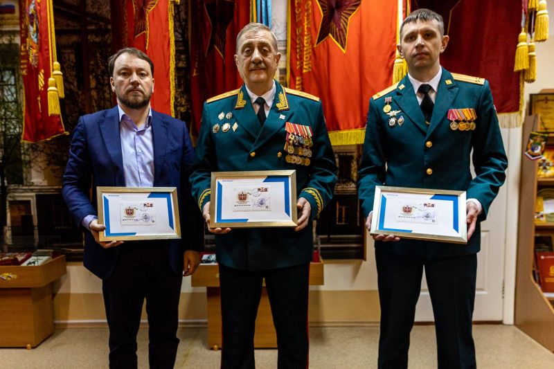 В Хабаровске презентовали почтовую карточку в честь 100-летия войсковой части войск национальной гвардии РФ