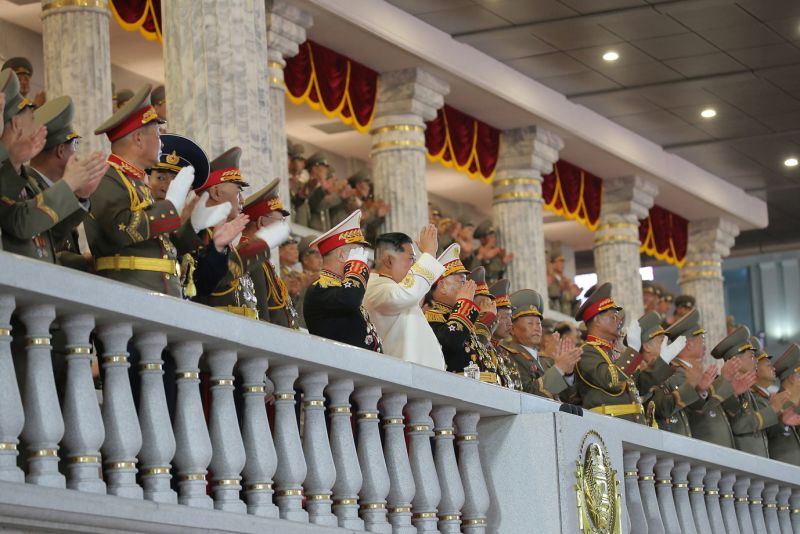 Ким Чен Ын шлет горячий боевой привет военнослужащим КНА – участникам парада