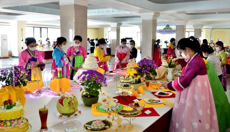 В городе Пхеньяне и всех провинциях проходил кулинарный фестиваль.