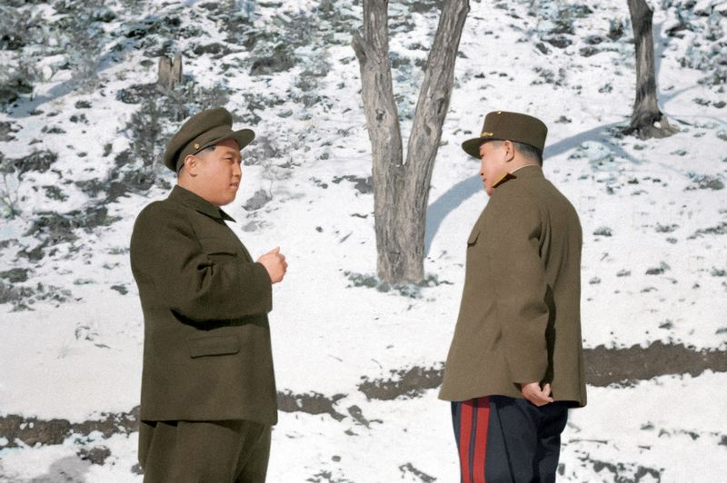 Ким Ир Сен намечает новую оперативную задачу. Февраль 40 г. чучхе (1951).