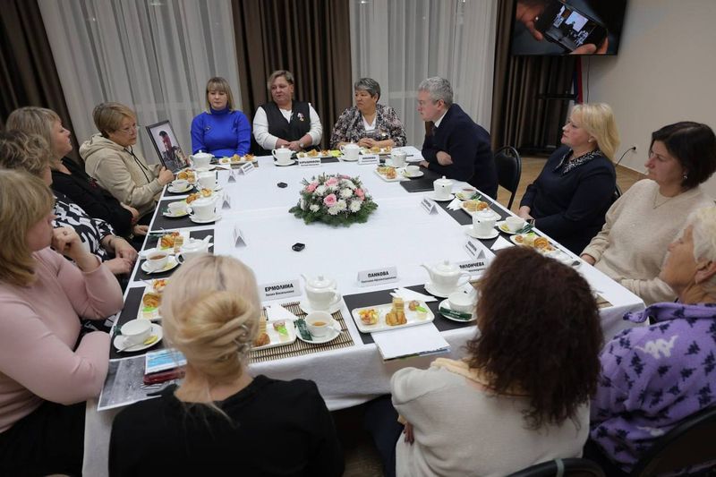 Губернатор Камчатки Владимир Солодов встретился с матерями участников СВО
