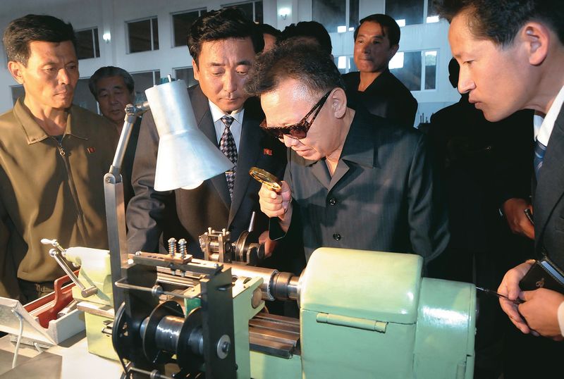 Ким Чен Ир - на машиностроительном заводе. Сентябрь 98 г. чучхе (2009).