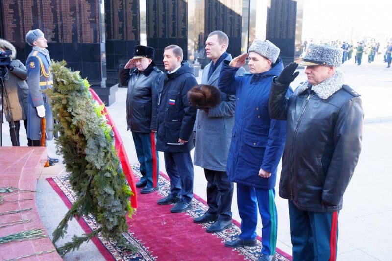 Михаил Дегтярев поздравил жителей края с Днем защитника Отечества