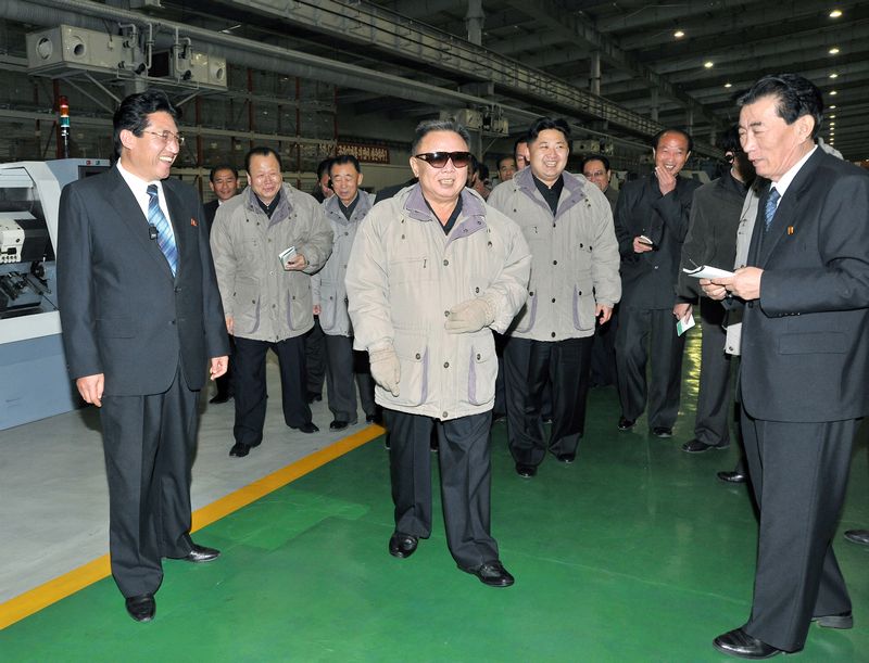 Ким Чен Ир и Км Чен Ын руководят на месте делами экономики. Октябрь 100 года чучхе (2011).