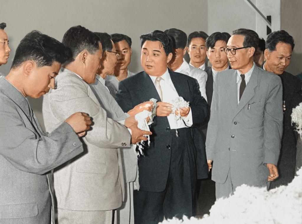 Ознакомление с виналоновой ватой. Октябрь 1961 года.