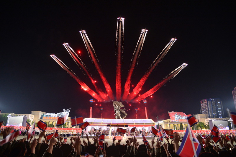 Колонна боевых самолетов на военном параде в честь 70-летия Победы в Отечественной освободительной войне. Июль 2023 года.