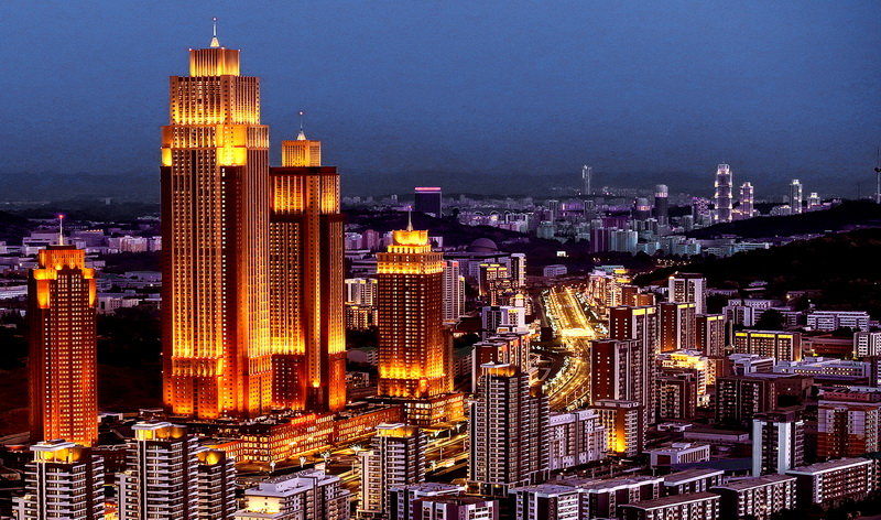 Улица Чонви ночью.