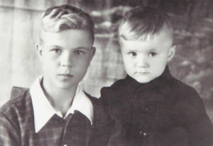Юрий Чайка (справа) с братом