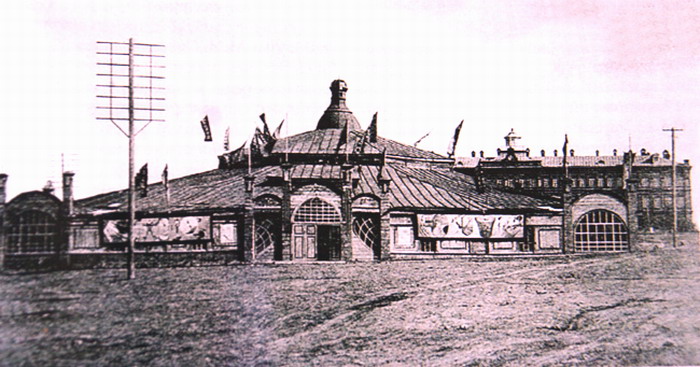 Николаевская площадь с цирком. 1900 г.