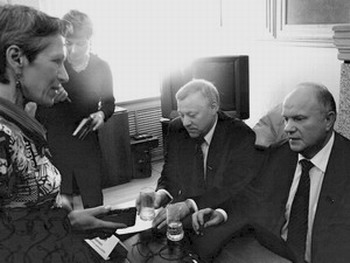 А. Дронченко (на заднем плане) с партийным лидером Г. Зюгановым