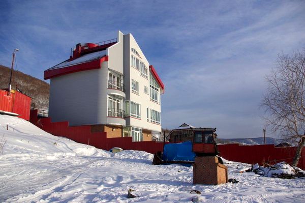 Этот дом построил руководитель Северо-Восточного Федерального агентства по рыболовству Евгений Широков